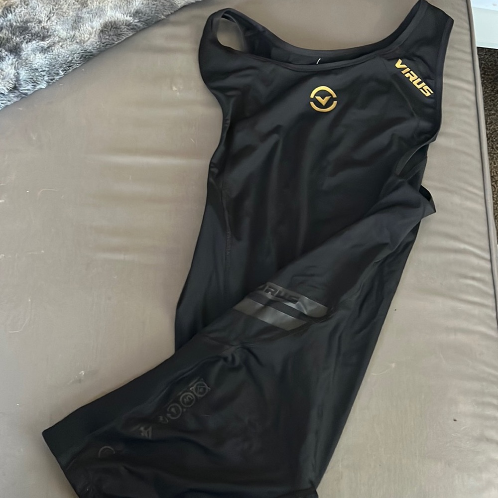 Mens NEW 2XL virus int’l elevate V2 lifting singlet black/gold